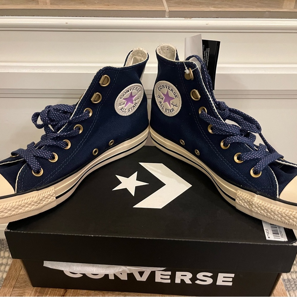 Converse CTAS Hi women size 7 branding new with tag and box